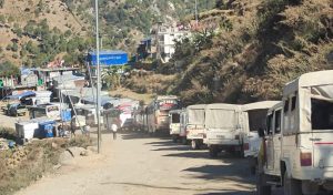 बाजुराको मार्तडीमा बसपार्क नहुँदा पार्किङ समस्या