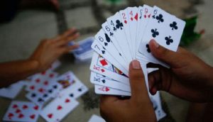 धनगढीमा जुवा खालमा प्रहरीको छापा : घरबेटीसहित ६ जना पक्राउ