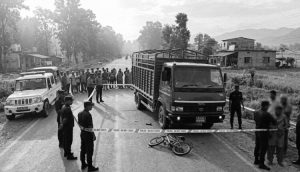 कैलालीमा ट्रककाे ठक्करबाट बालककाे मृत्यु